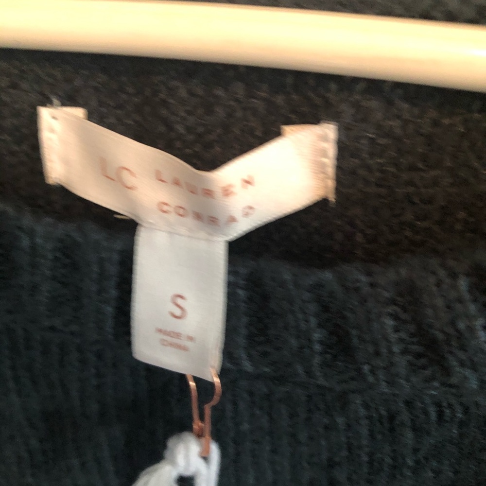 Sweater - Picture 4 of 6
